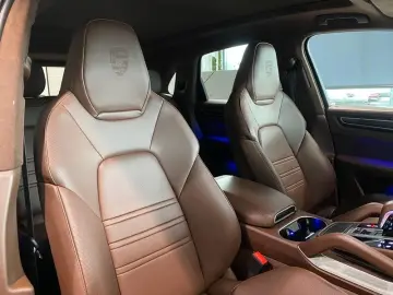 Cayenne Turbo SportDesign Sbel Carbon InnoD. AHK