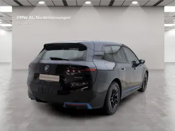 iX xDrive40 Kamera Pano.Dach Sky Drive&Park Assi
