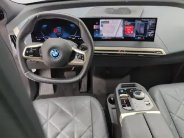 iX xDrive40 Kamera Pano.Dach Sky Drive&Park Assi