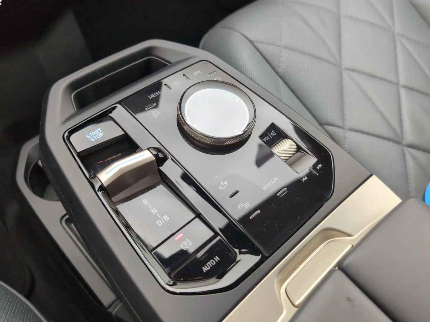 iX xDrive40 Kamera Pano.Dach Sky Drive&Park Assi