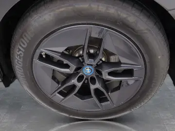 iX xDrive40 Kamera Pano.Dach Sky Drive&Park Assi