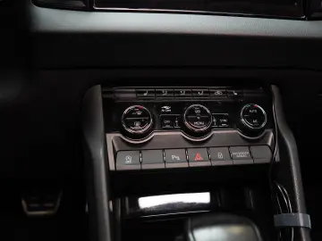SKODA KAROQ 2.0TDI, 4x4, LED, Sportline, Navi, Trapa