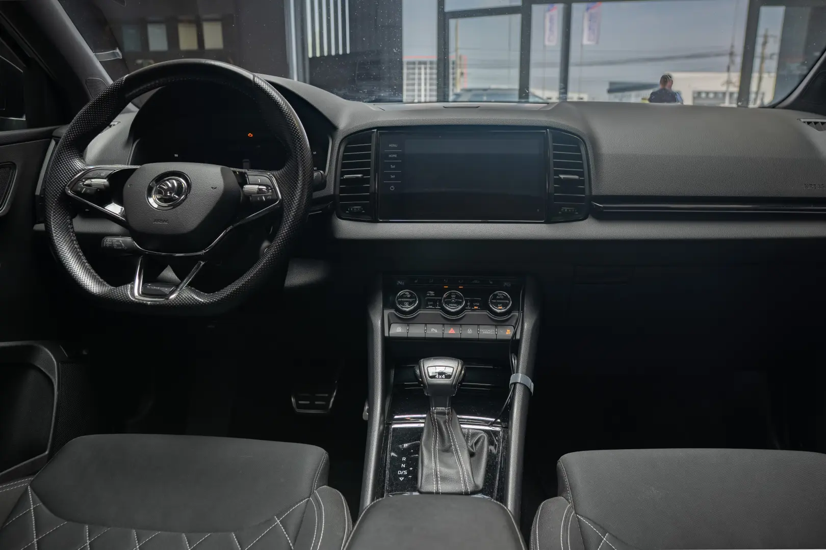 SKODA KAROQ 2.0TDI, 4x4, LED, Sportline, Navi, Trapa