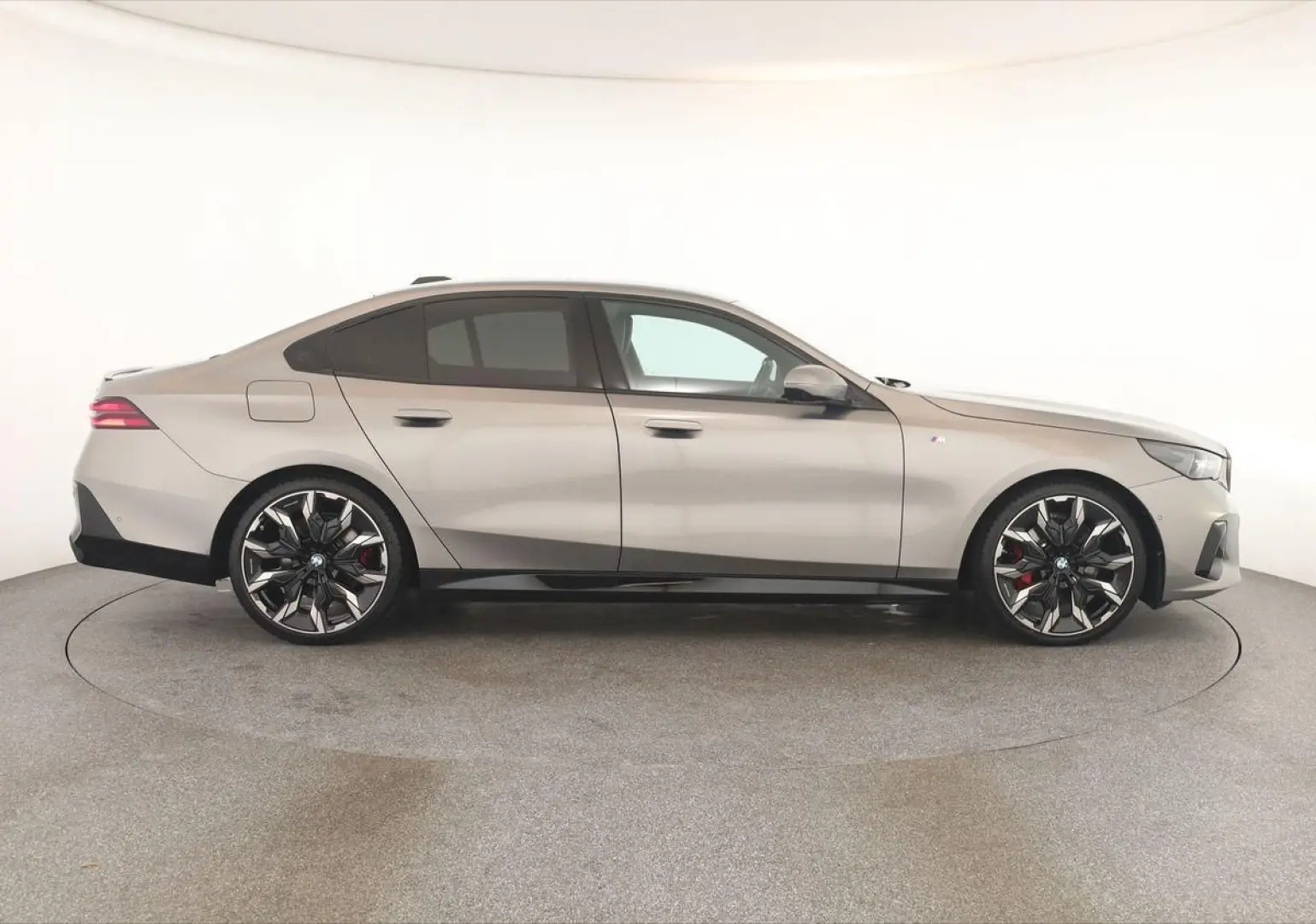 520d xDrive M Sport Pro Pano HUD HK ACC 360 21