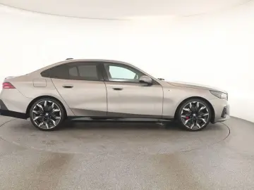 520d xDrive M Sport Pro Pano HUD HK ACC 360 21
