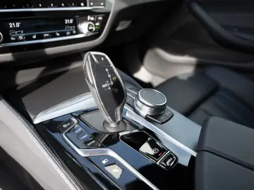 530e M-Sport FACEL. HUD LED ACC W-LAN NAVI LEDER