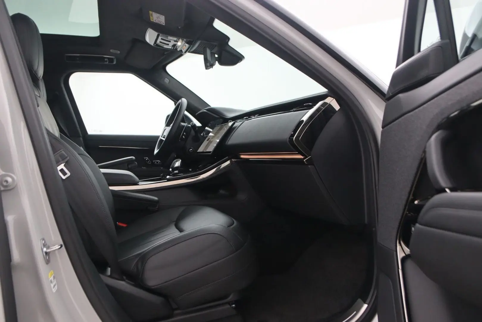 Range Rover Sport 3.0 P550e Autobiography | Head