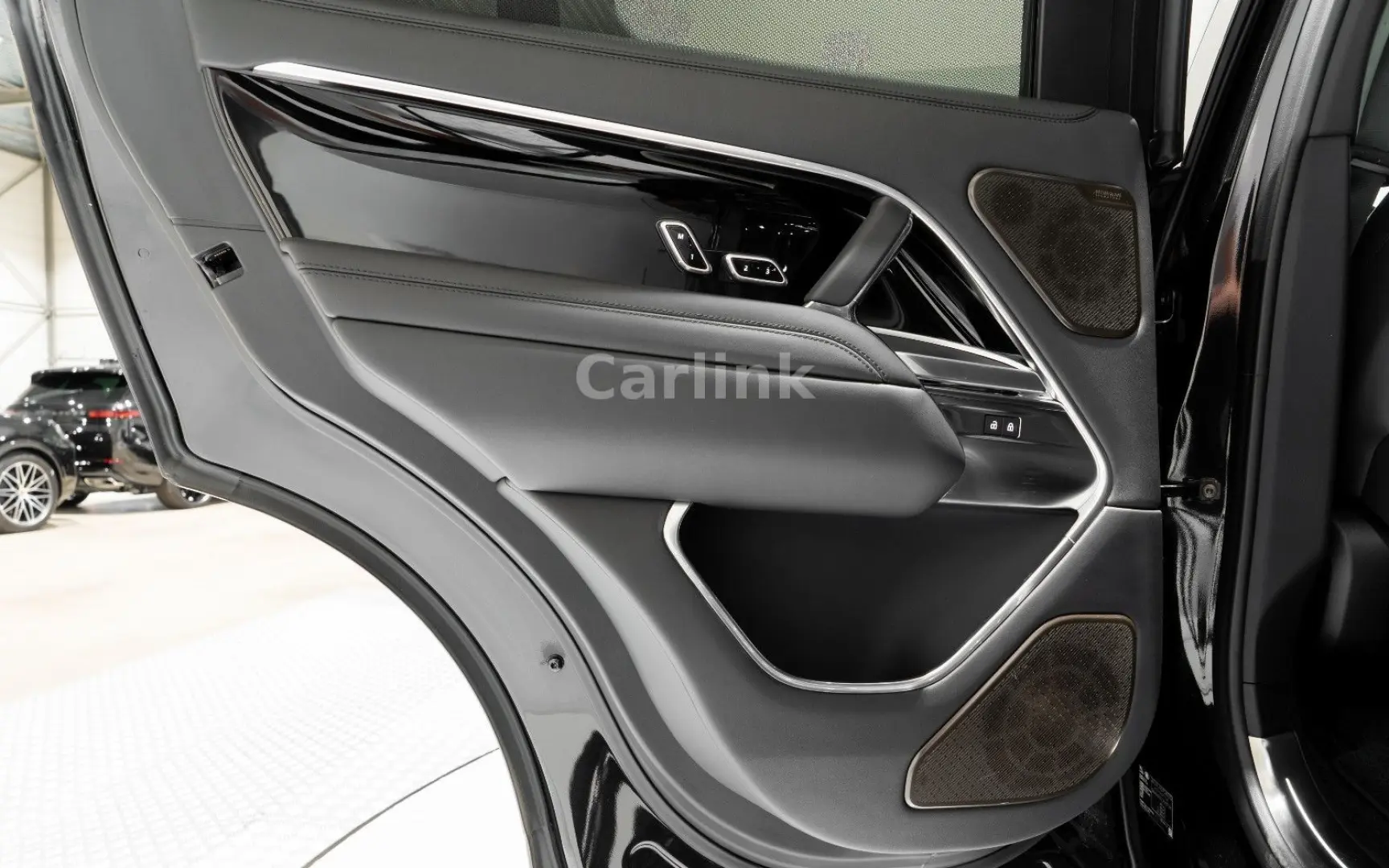 Range Rover P550e AUTOBIOGRAPHY -SHADOW PACK-