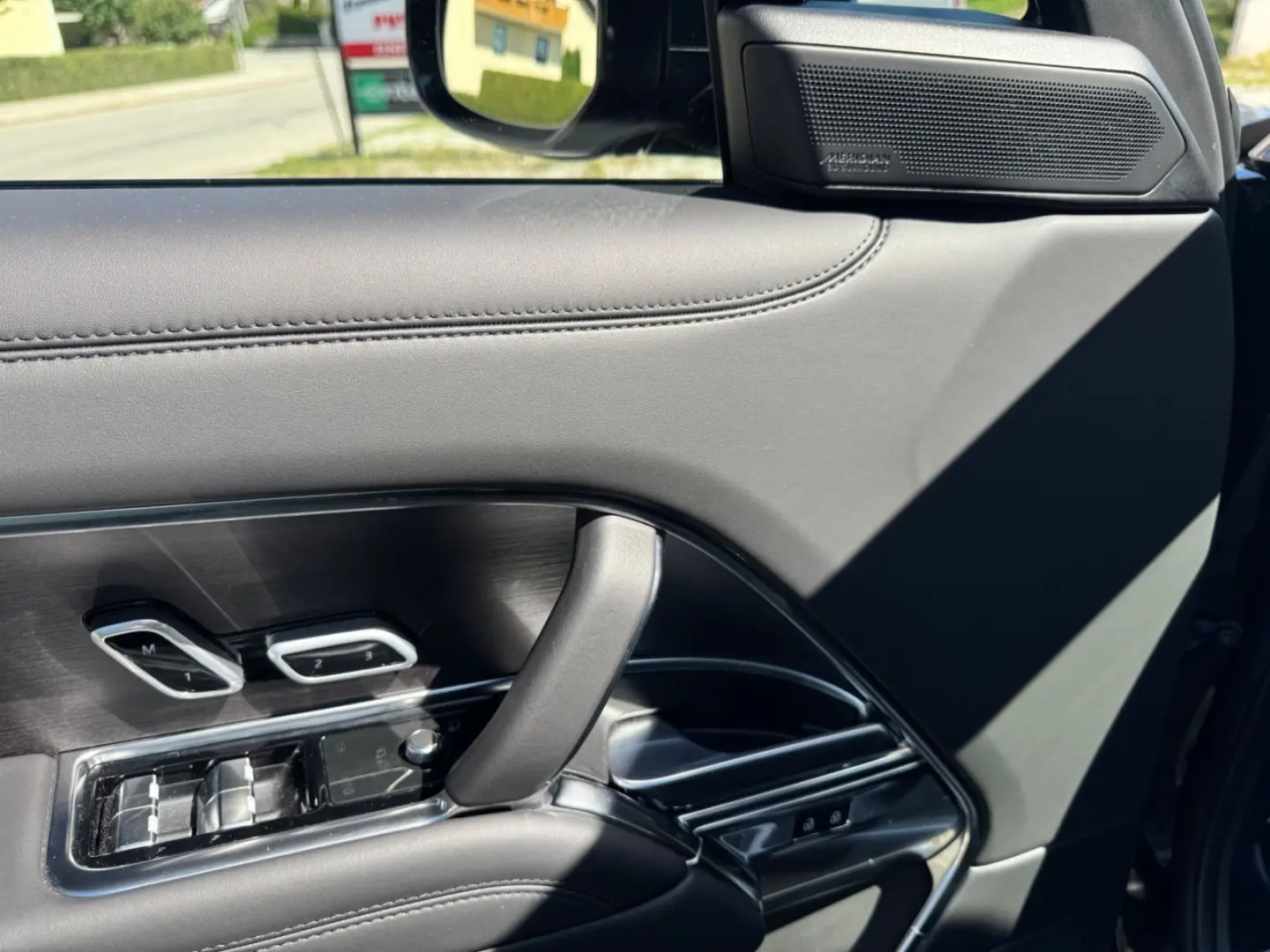 Range Rover 3.0 D350 HSE Pano Black AHK Steuer