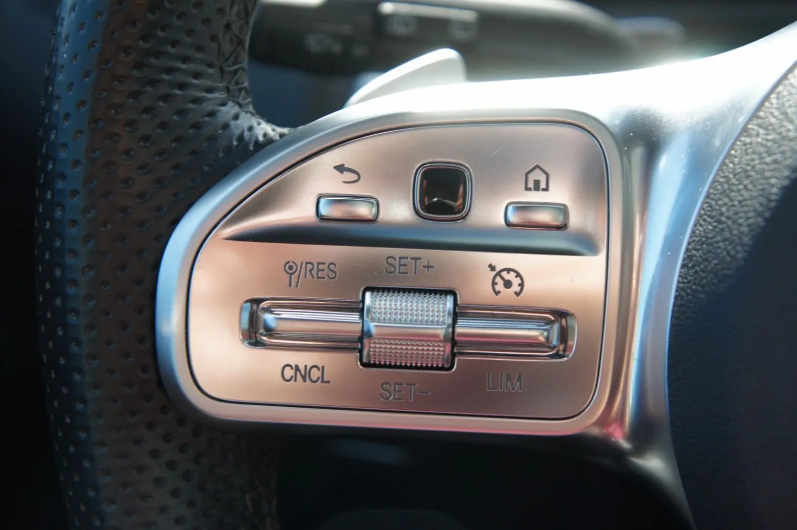 GLB 220d AMG Line*PANO*LEDER*NIGHT*KAM*SOUND*