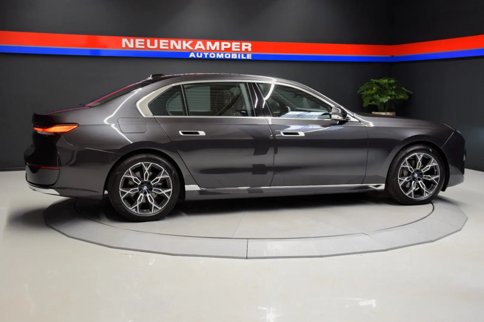 740 d xDrive Kristall Panorama TV Bowers & Wilki