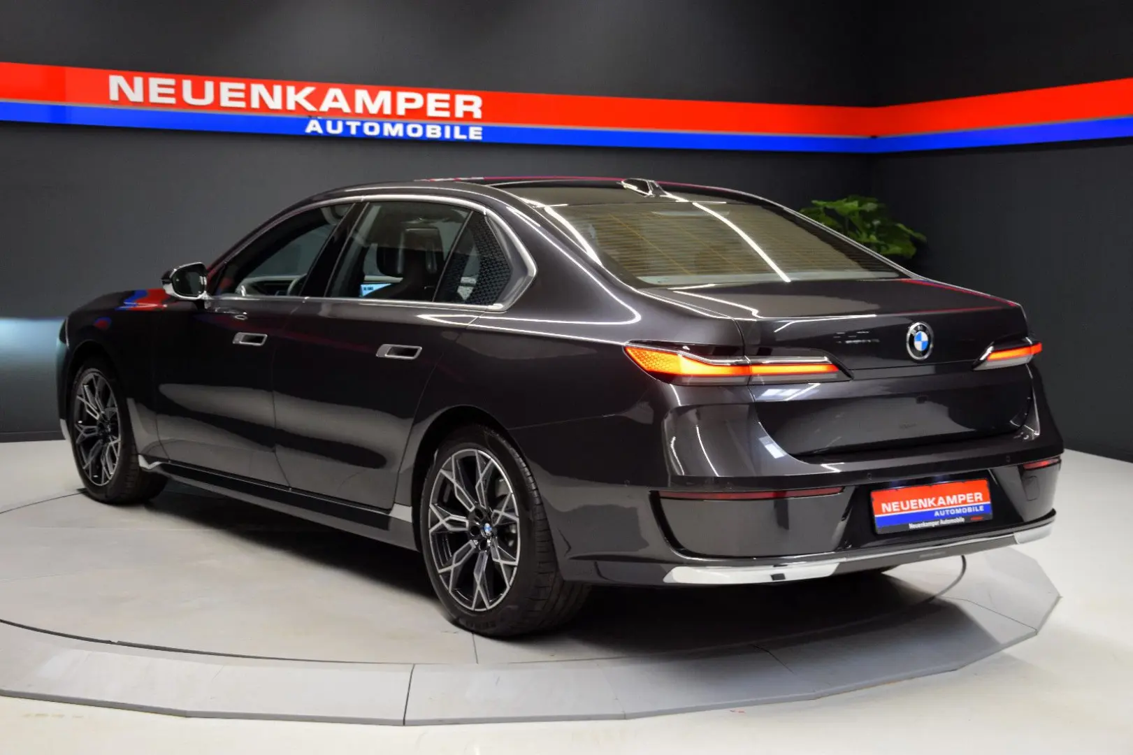 740 d xDrive Kristall Panorama TV Bowers & Wilki