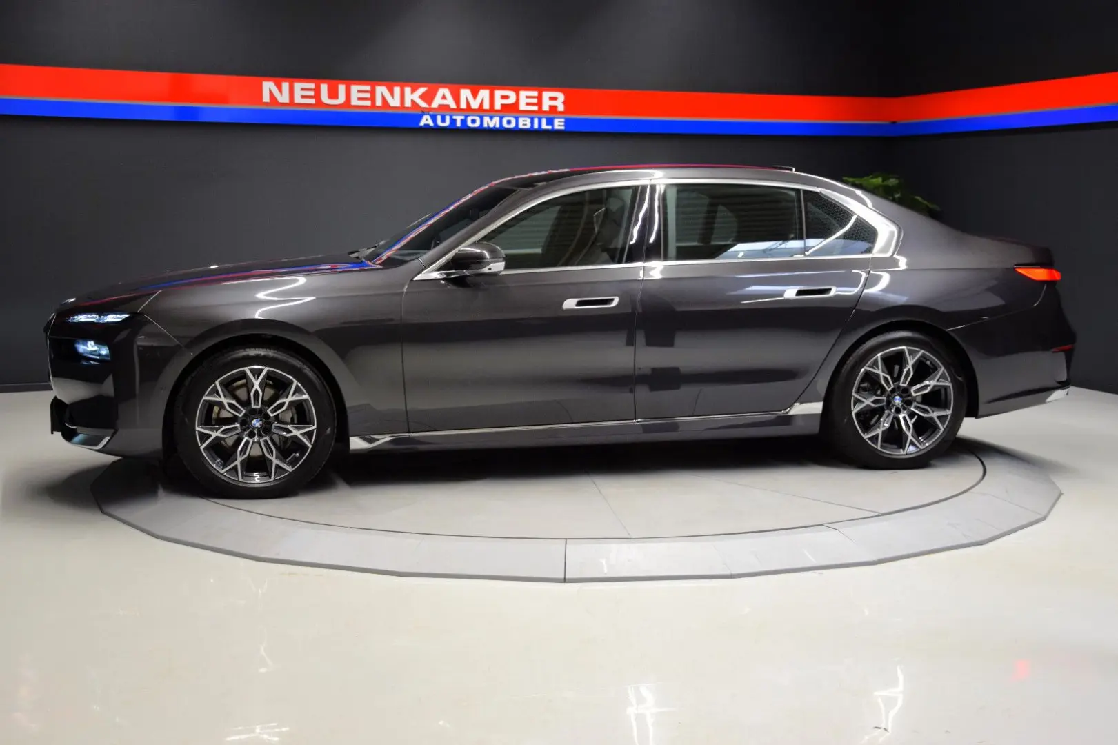 740 d xDrive Kristall Panorama TV Bowers & Wilki