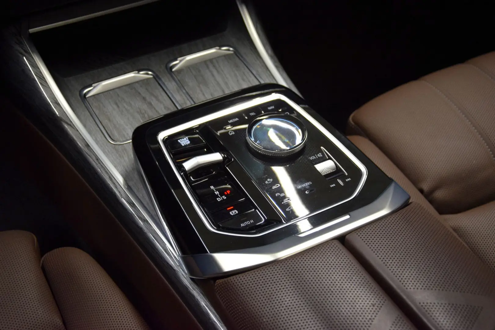 740 d xDrive Kristall Panorama TV Bowers & Wilki