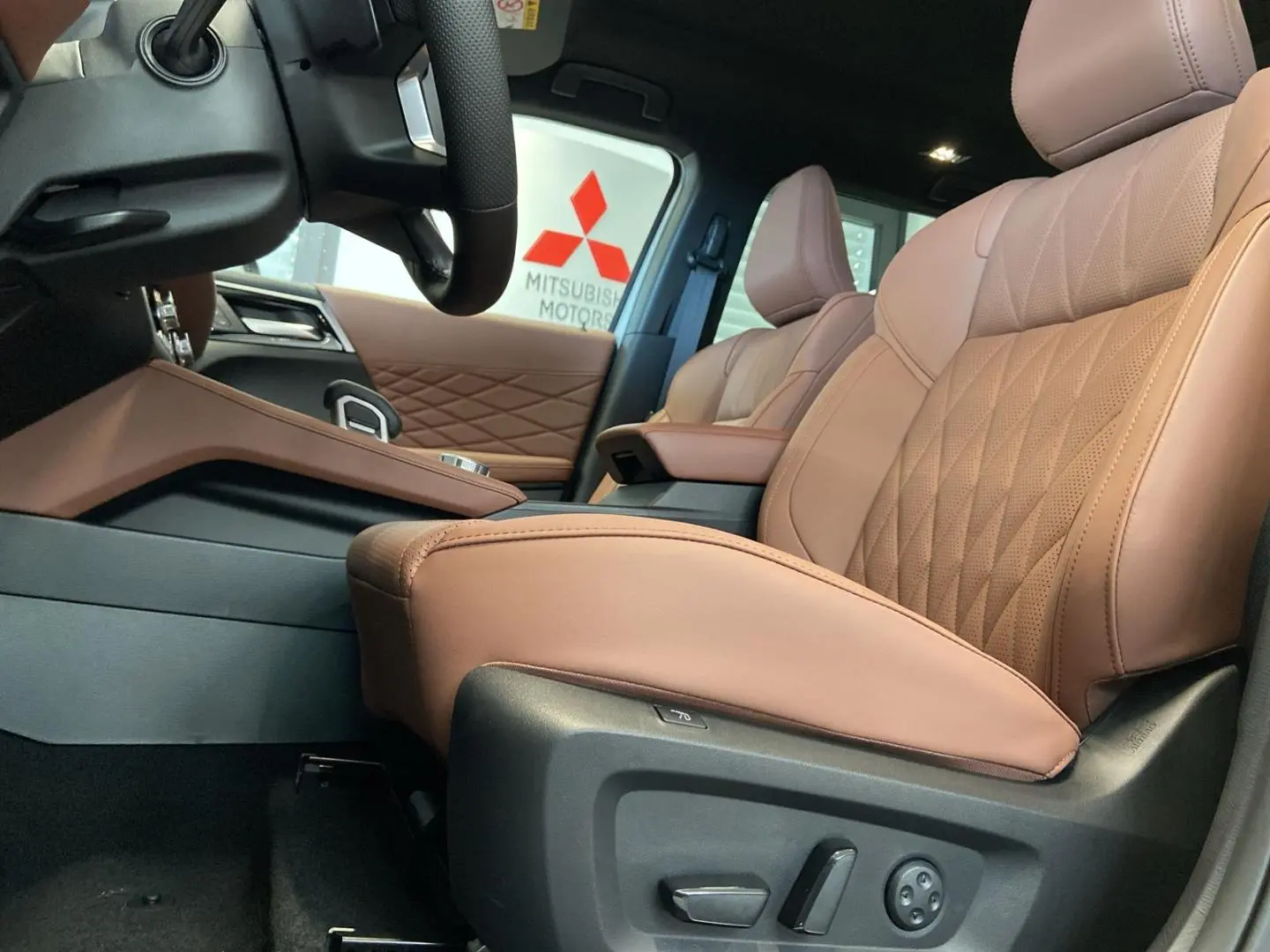 Mitubishi Outlander TOP Luxury
