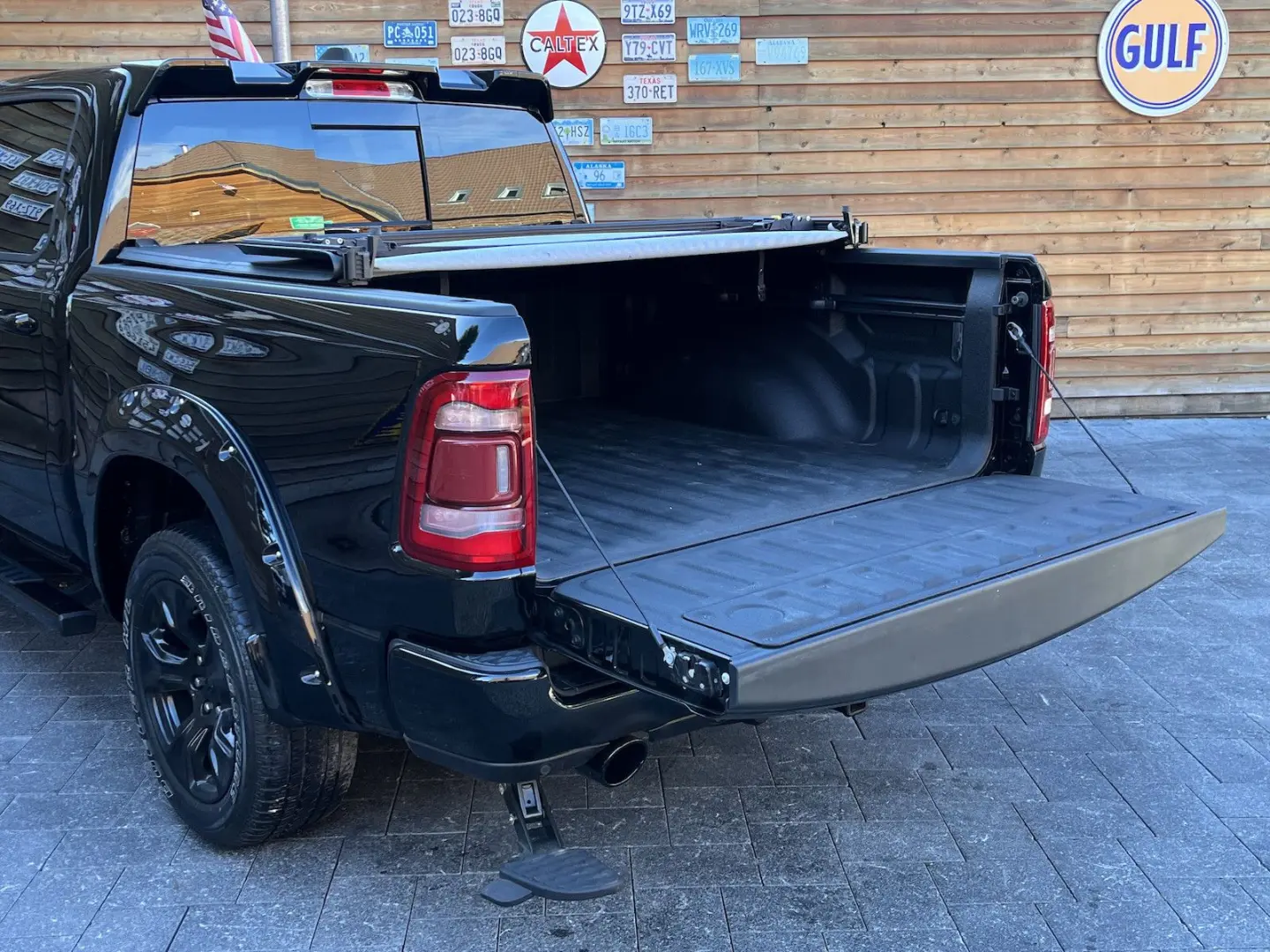 RAM 1500 Laramie 5,7L 4x4 AHK LPG LED eTorque