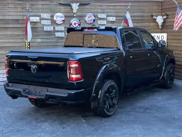 RAM 1500 Laramie 5,7L 4x4 AHK LPG LED eTorque