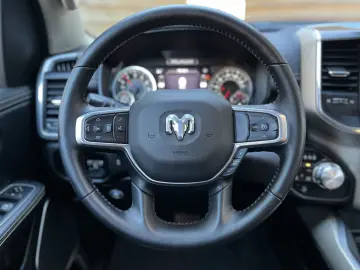 RAM 1500 Laramie 5,7L 4x4 AHK LPG LED eTorque