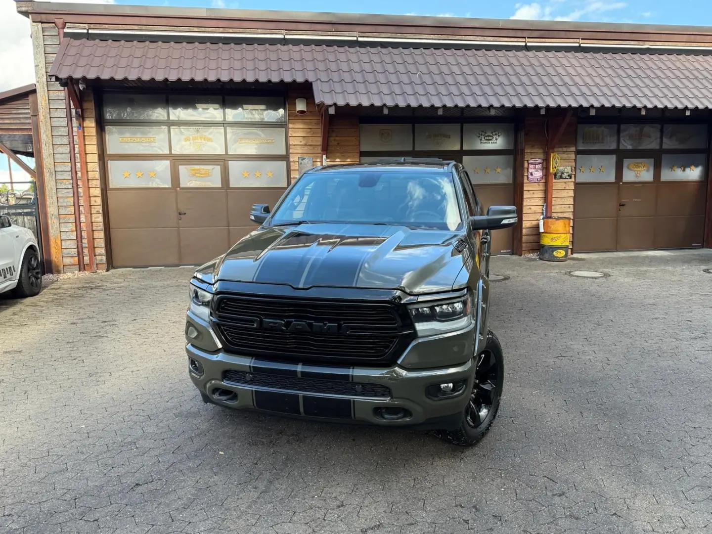 V8*OFFROAD*LIFT*ALCANTARA*4X4*NAVI*AHK*GARANTIE