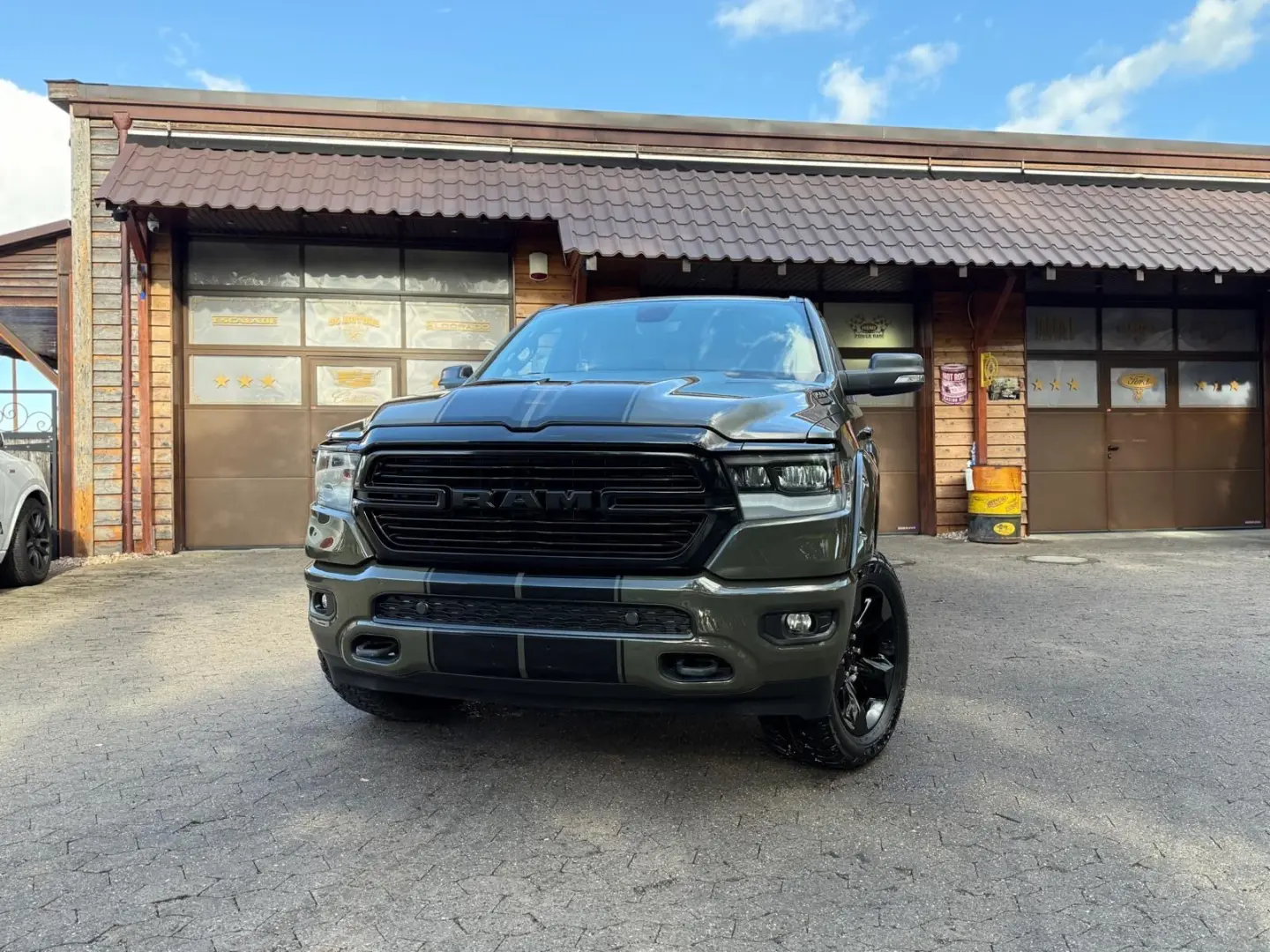 V8*OFFROAD*LIFT*ALCANTARA*4X4*NAVI*AHK*GARANTIE