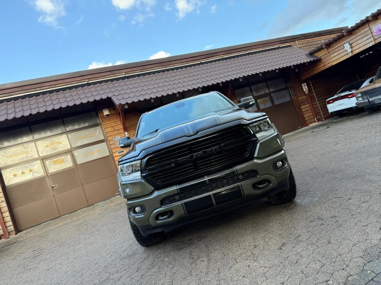 V8*OFFROAD*LIFT*ALCANTARA*4X4*NAVI*AHK*GARANTIE