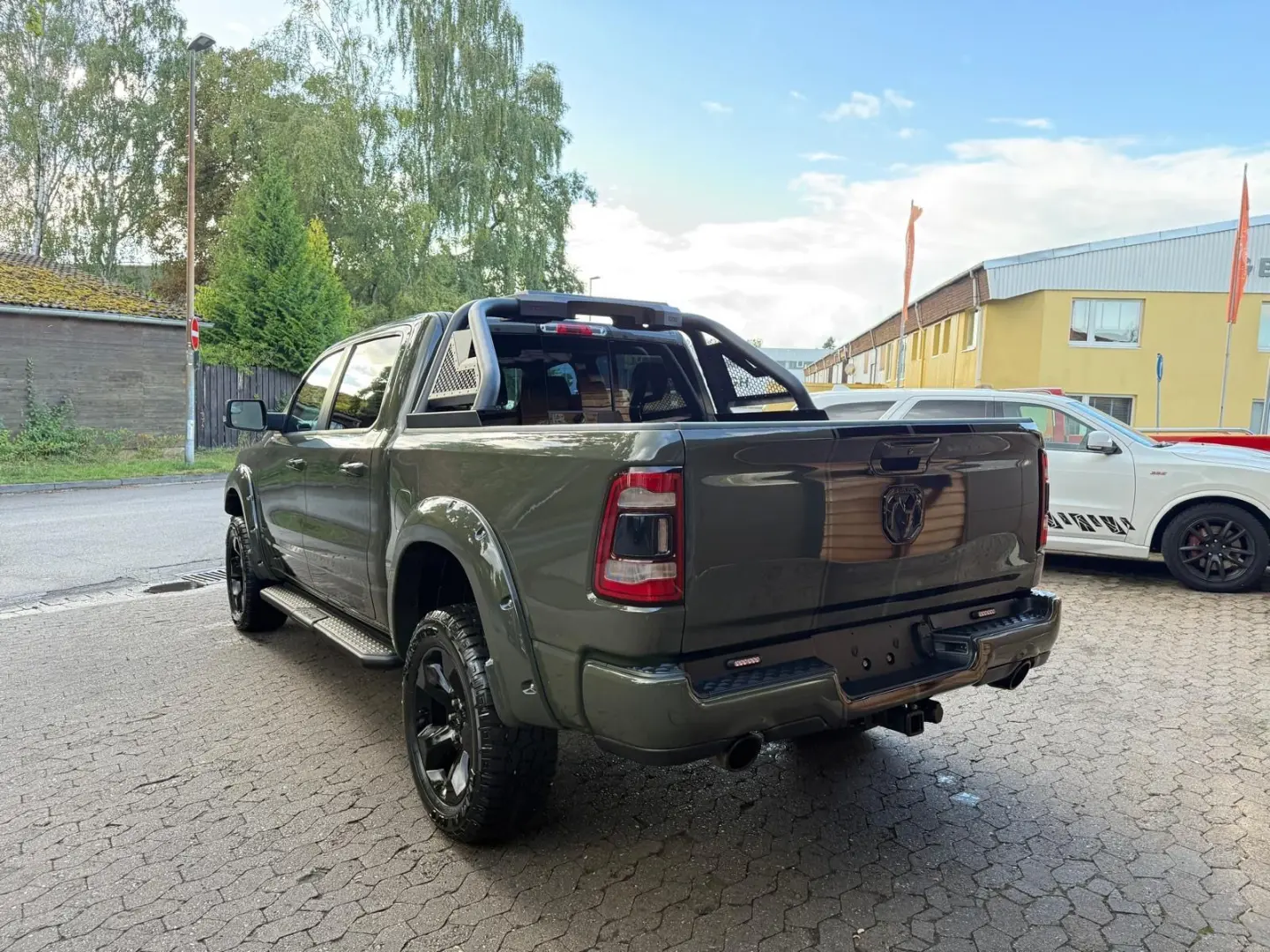 V8*OFFROAD*LIFT*ALCANTARA*4X4*NAVI*AHK*GARANTIE