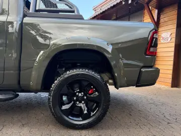 V8*OFFROAD*LIFT*ALCANTARA*4X4*NAVI*AHK*GARANTIE