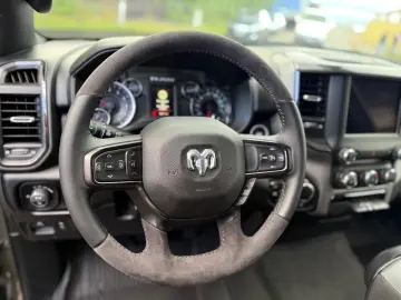 V8*OFFROAD*LIFT*ALCANTARA*4X4*NAVI*AHK*GARANTIE