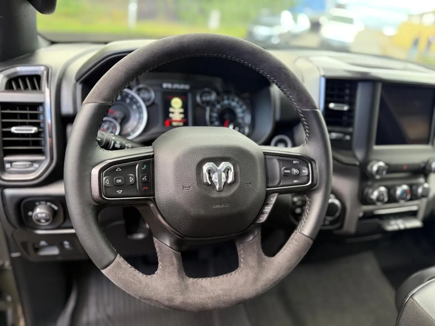 V8*OFFROAD*LIFT*ALCANTARA*4X4*NAVI*AHK*GARANTIE