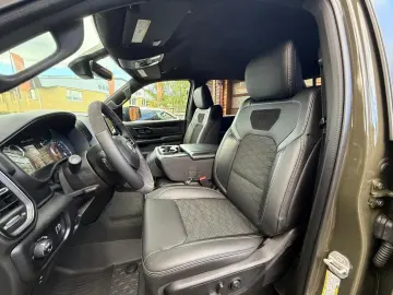 V8*OFFROAD*LIFT*ALCANTARA*4X4*NAVI*AHK*GARANTIE