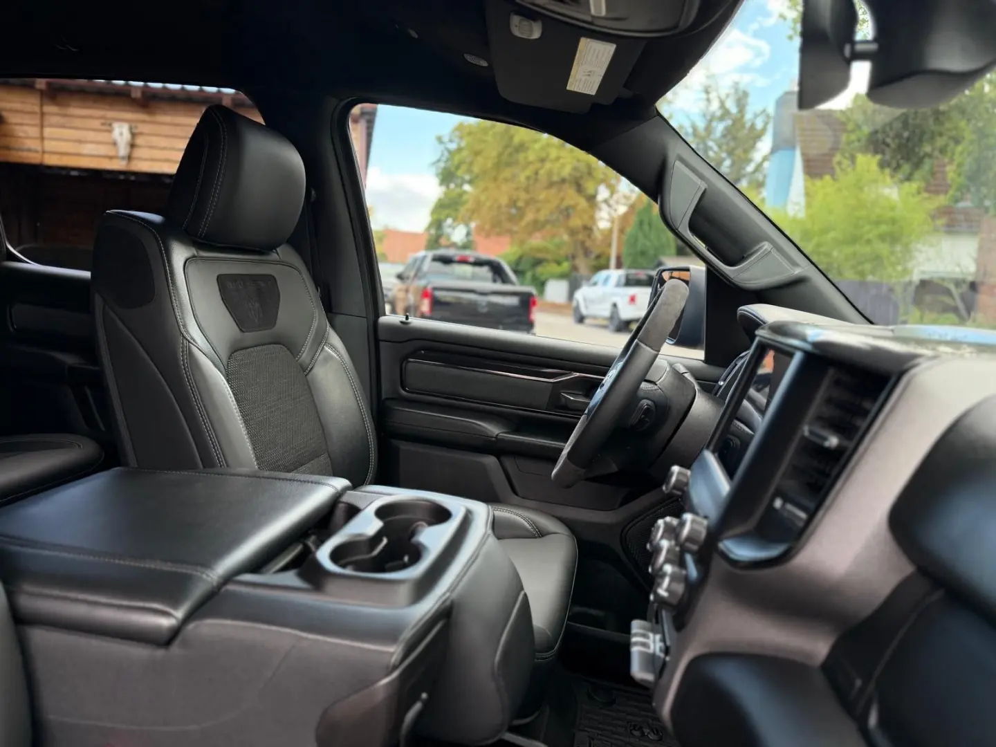 V8*OFFROAD*LIFT*ALCANTARA*4X4*NAVI*AHK*GARANTIE