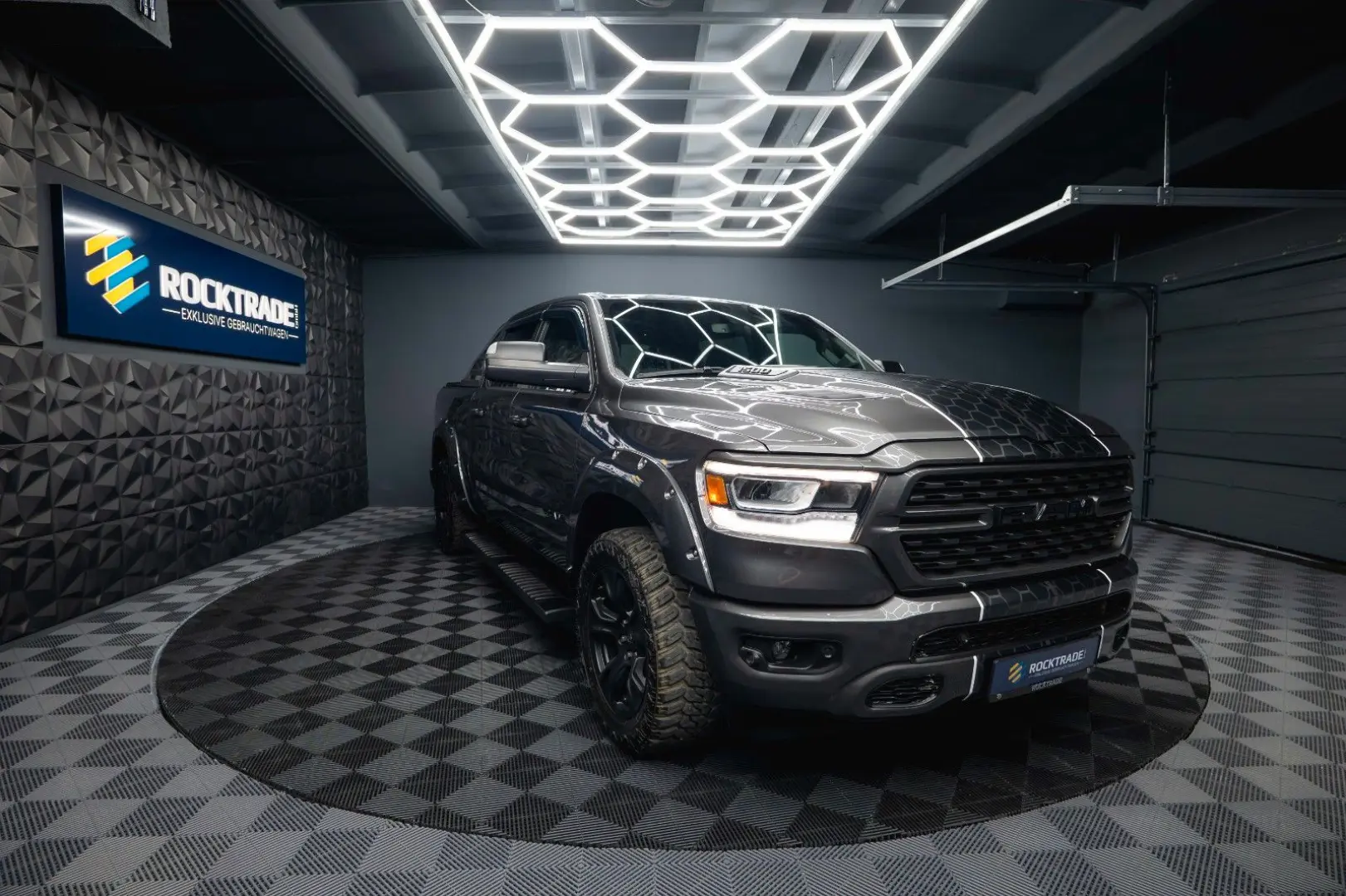 RAM 5.7 V8 HEMI 4x4 OFFROAD Night-Paket *LED*19%