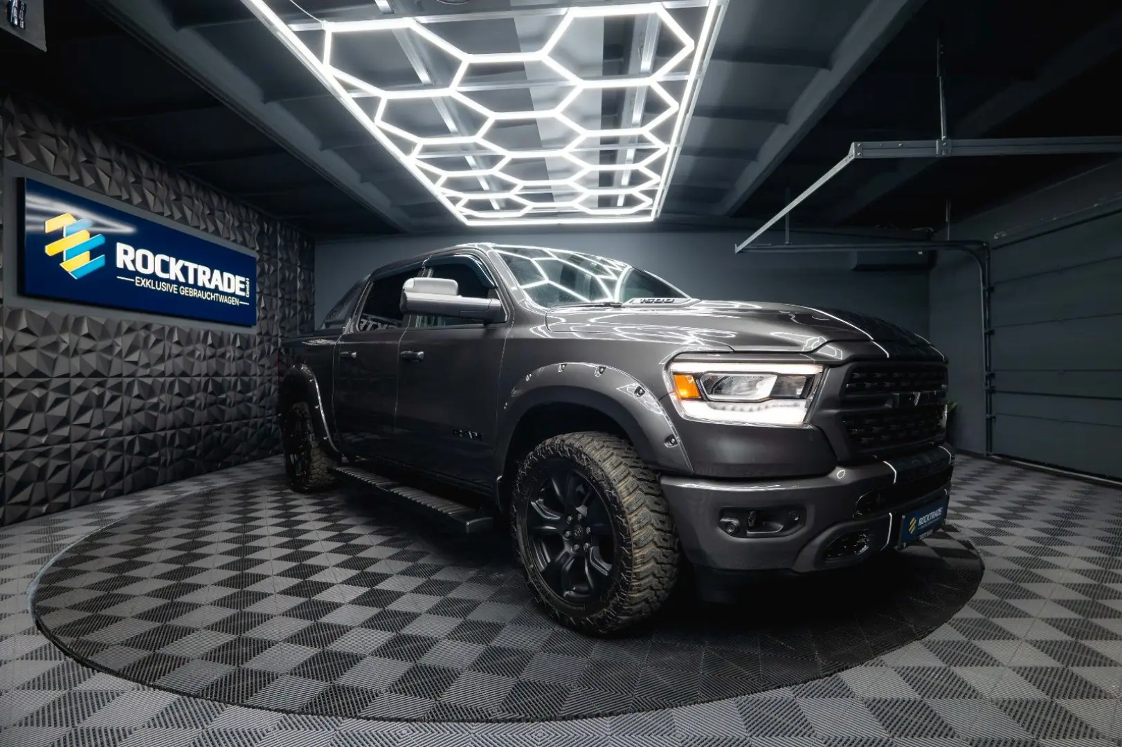 RAM 5.7 V8 HEMI 4x4 OFFROAD Night-Paket *LED*19%