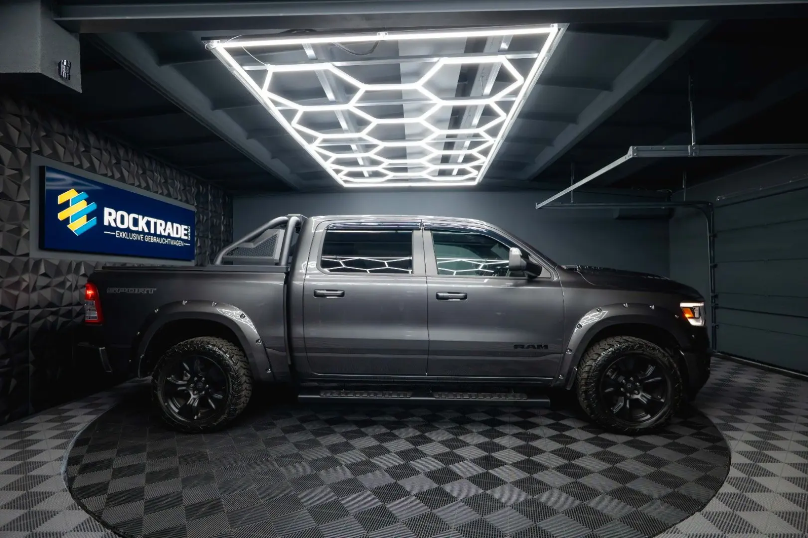 RAM 5.7 V8 HEMI 4x4 OFFROAD Night-Paket *LED*19%