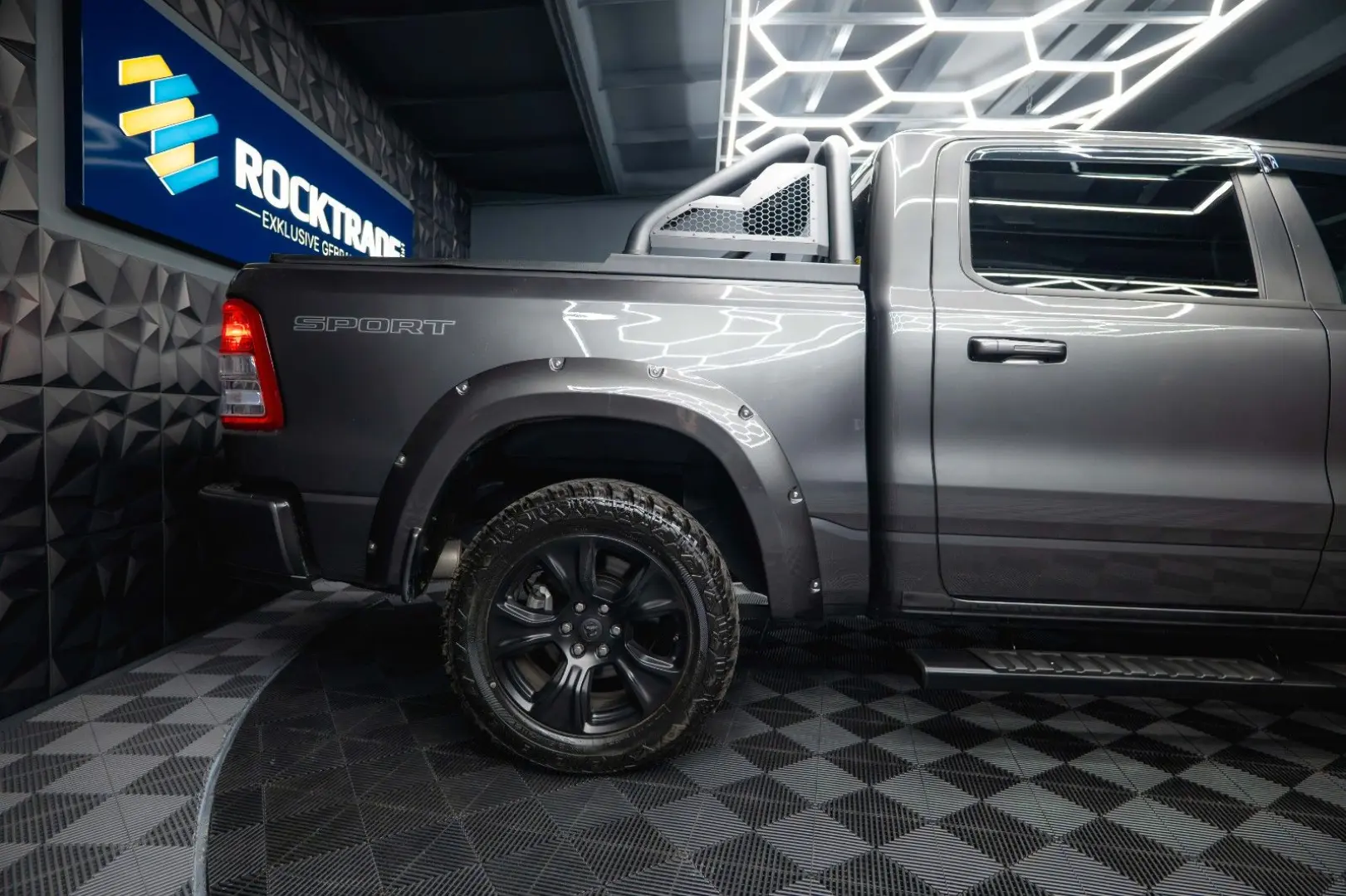 RAM 5.7 V8 HEMI 4x4 OFFROAD Night-Paket *LED*19%