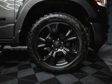 RAM 5.7 V8 HEMI 4x4 OFFROAD Night-Paket *LED*19%