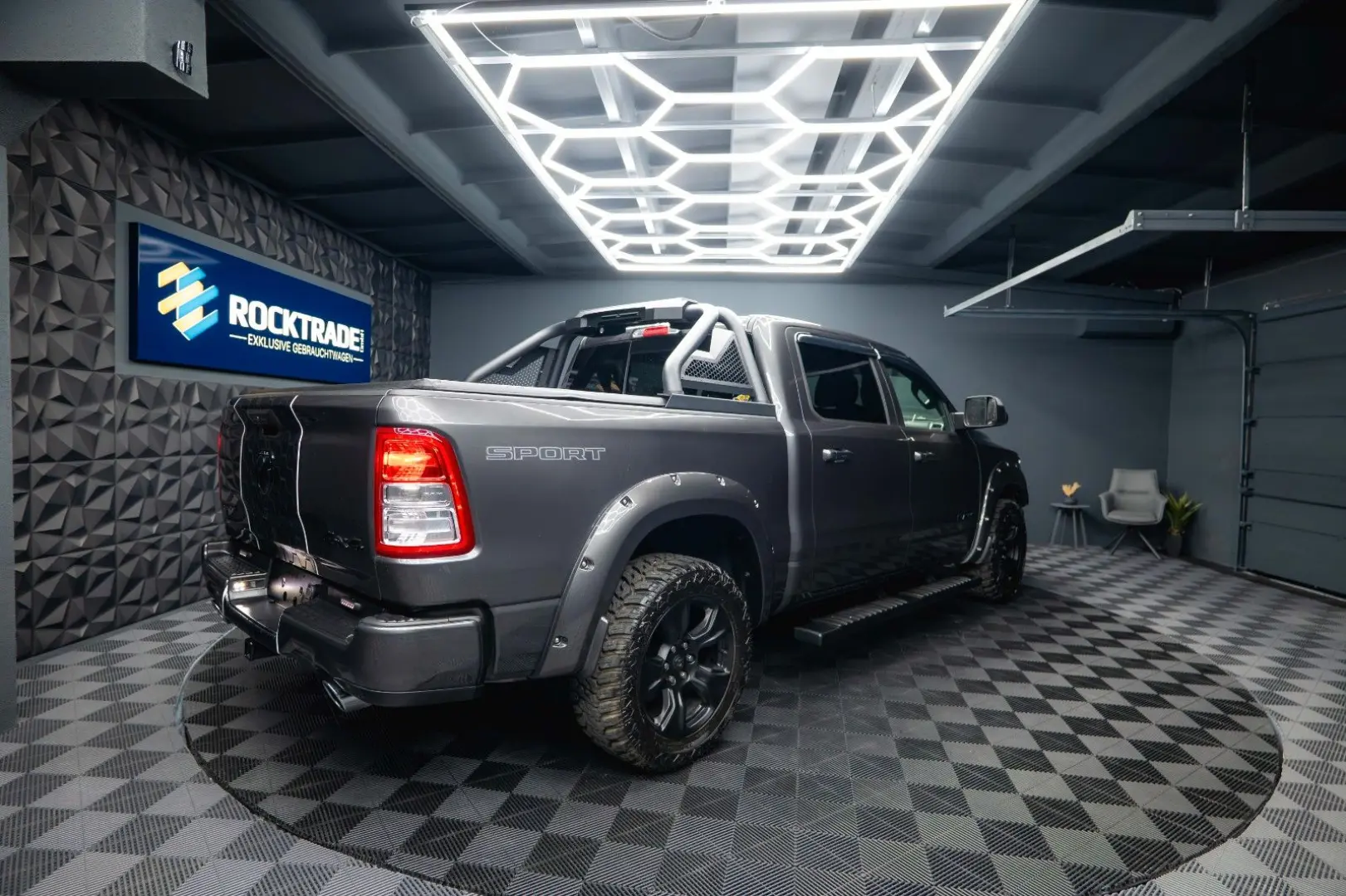 RAM 5.7 V8 HEMI 4x4 OFFROAD Night-Paket *LED*19%
