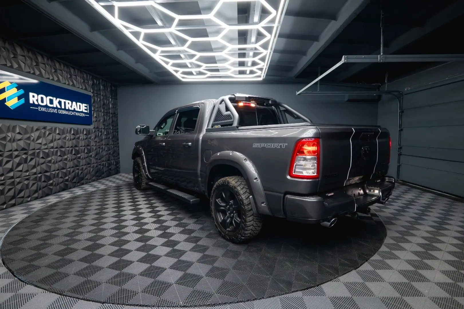 RAM 5.7 V8 HEMI 4x4 OFFROAD Night-Paket *LED*19%