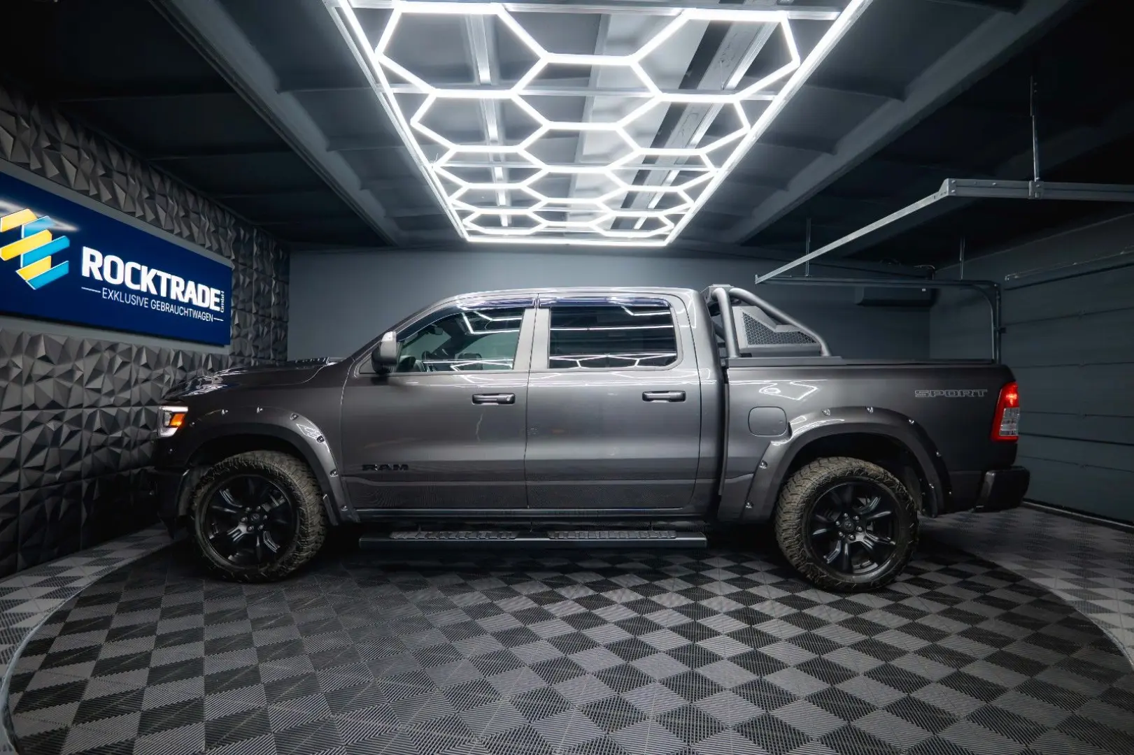 RAM 5.7 V8 HEMI 4x4 OFFROAD Night-Paket *LED*19%
