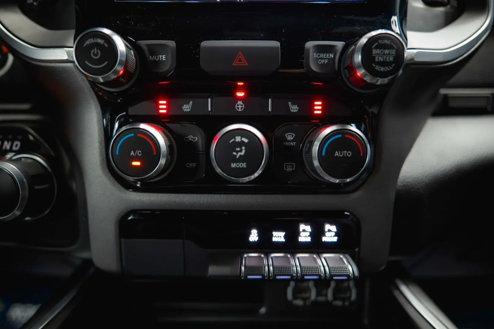 RAM 5.7 V8 HEMI 4x4 OFFROAD Night-Paket *LED*19%