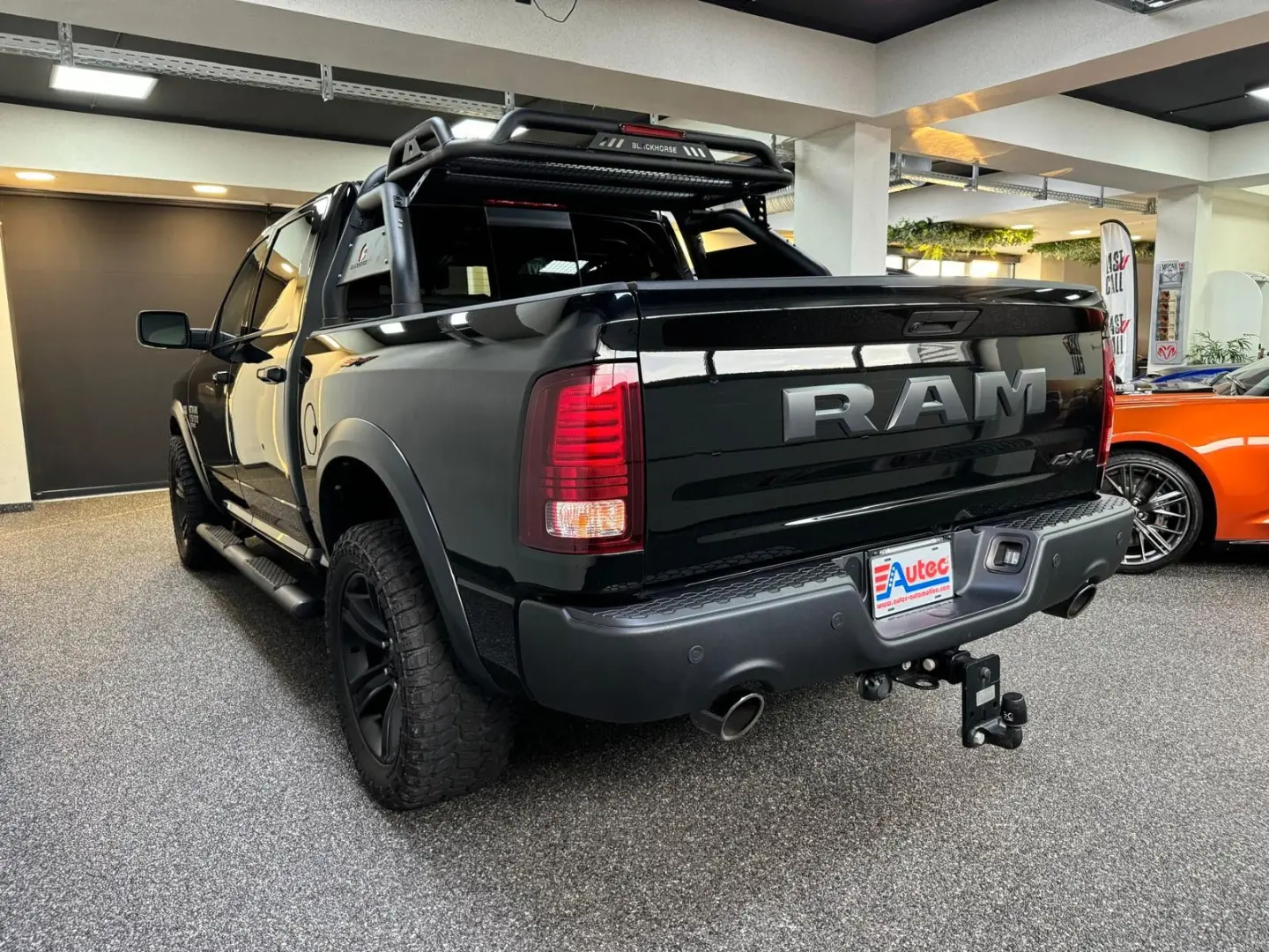 WARLOCK CLASSIC  CREW CAB HEMI 4x4 AUS 1.HAND