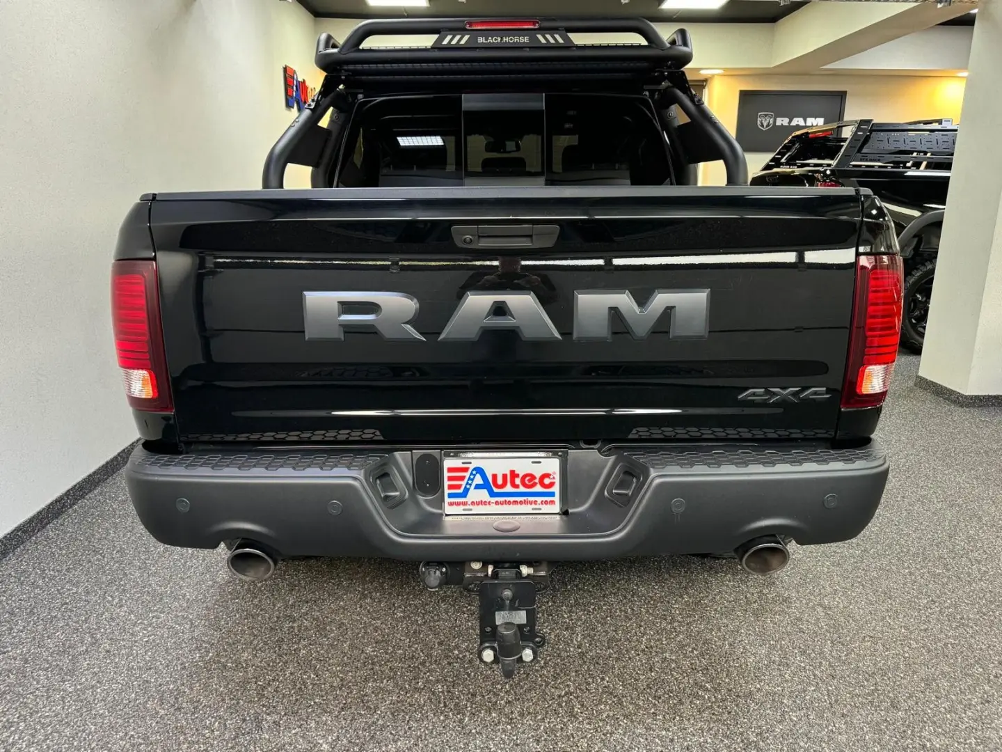 WARLOCK CLASSIC  CREW CAB HEMI 4x4 AUS 1.HAND