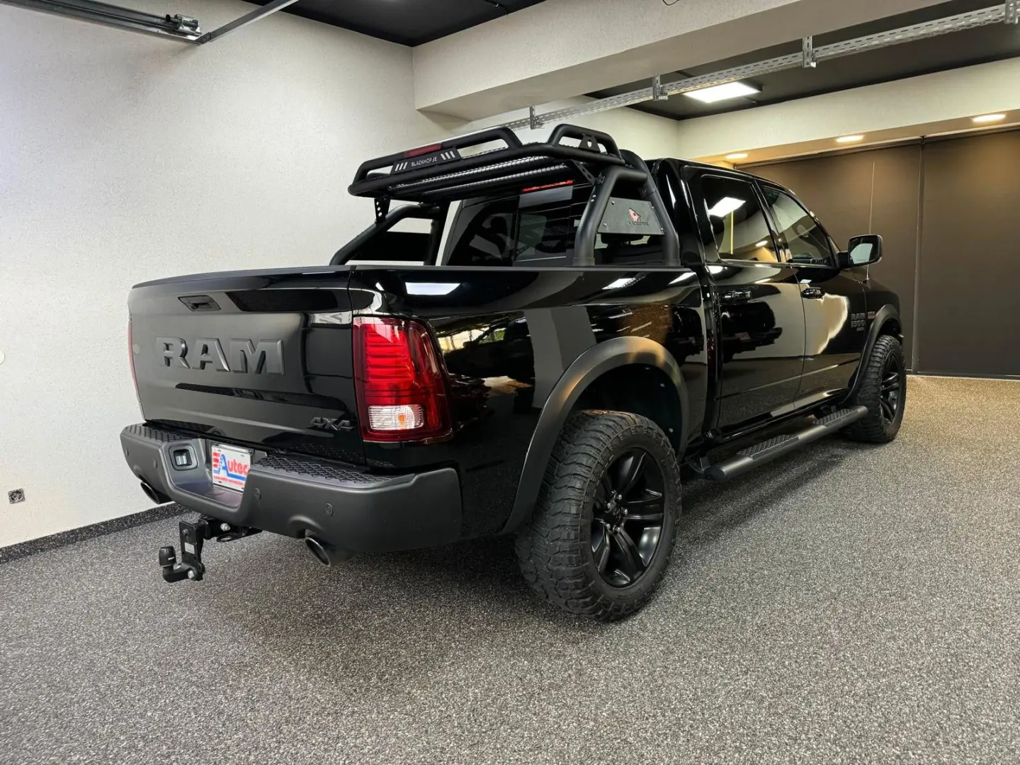 WARLOCK CLASSIC  CREW CAB HEMI 4x4 AUS 1.HAND
