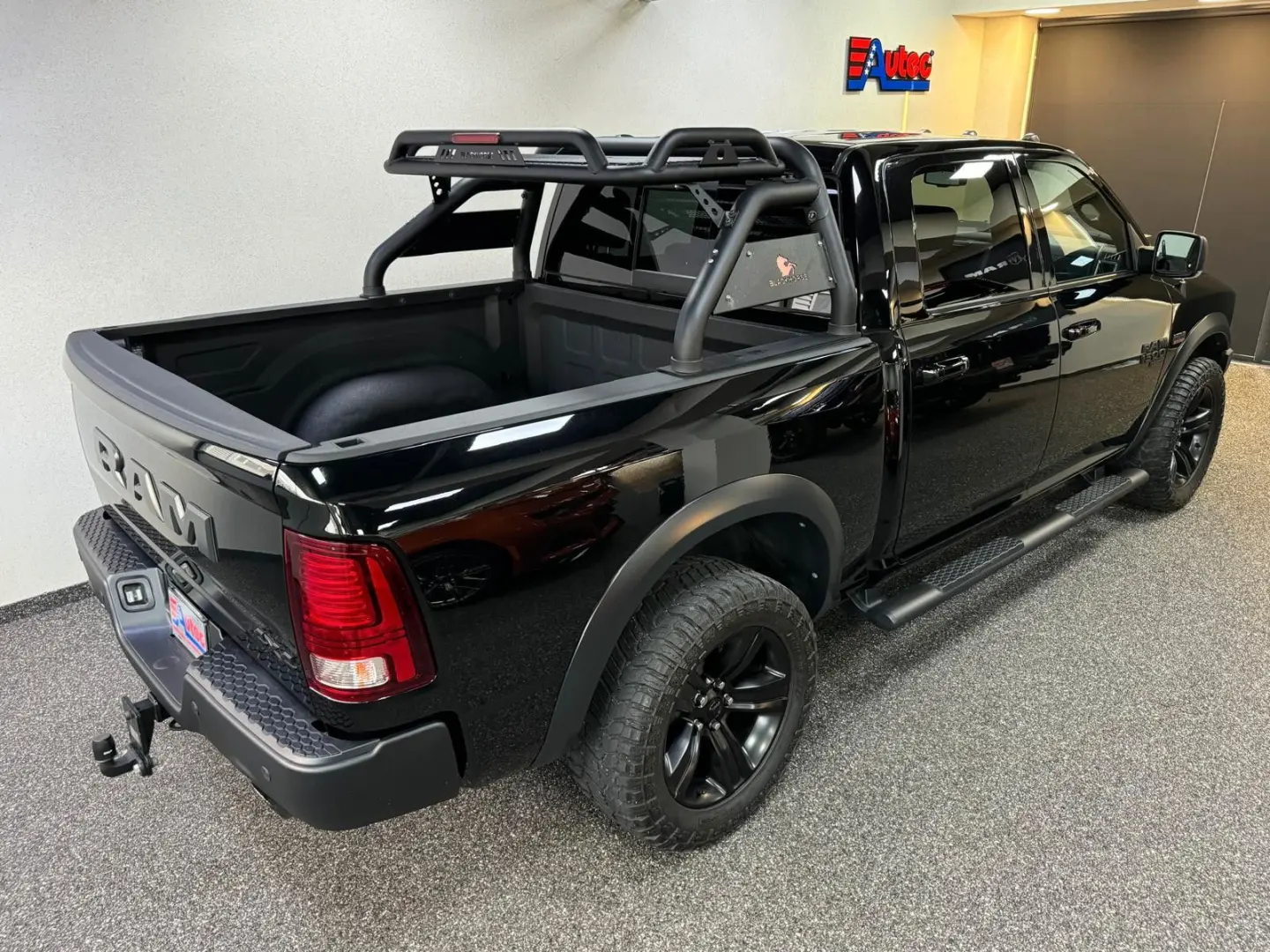 WARLOCK CLASSIC  CREW CAB HEMI 4x4 AUS 1.HAND