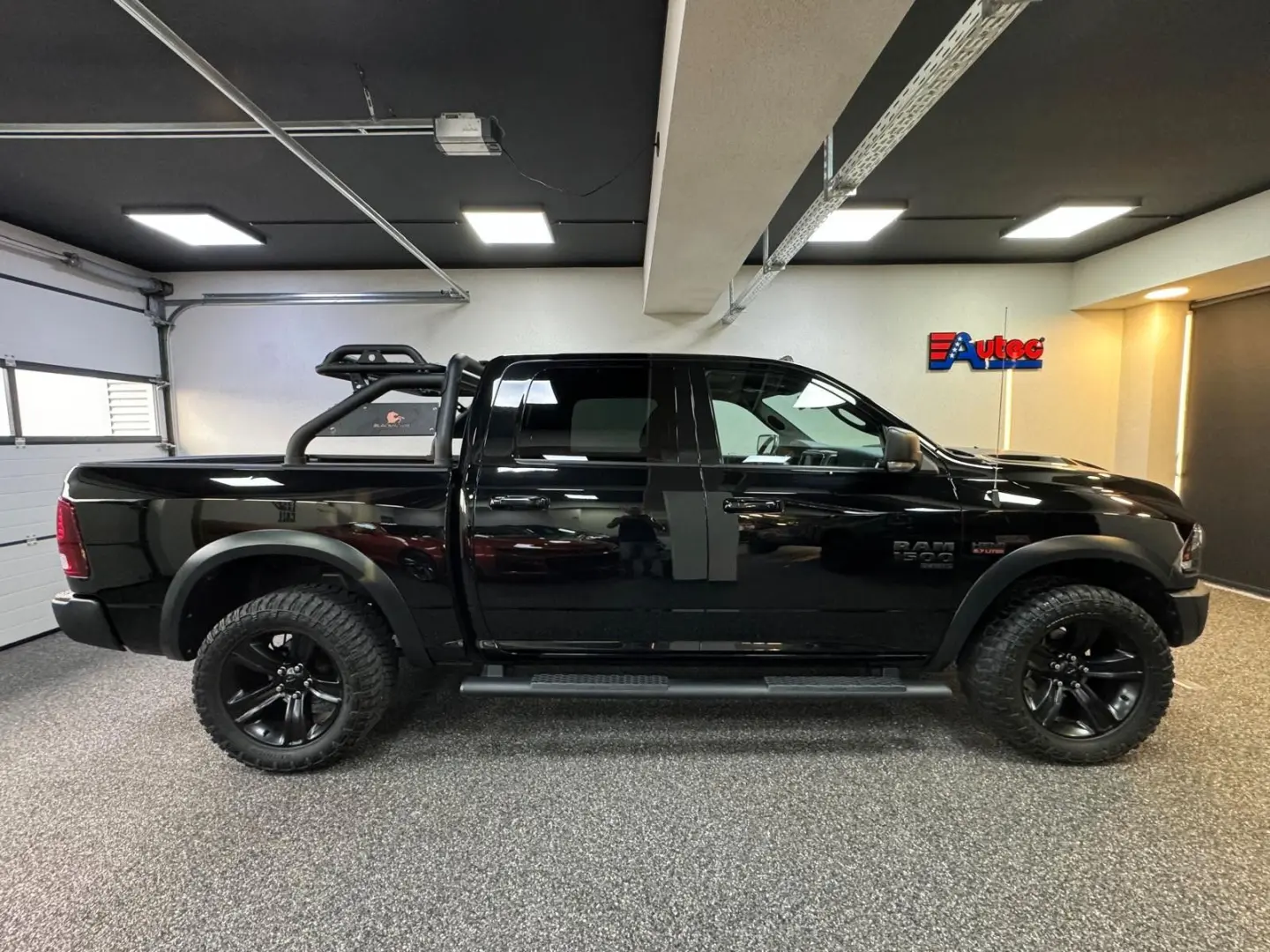 WARLOCK CLASSIC  CREW CAB HEMI 4x4 AUS 1.HAND