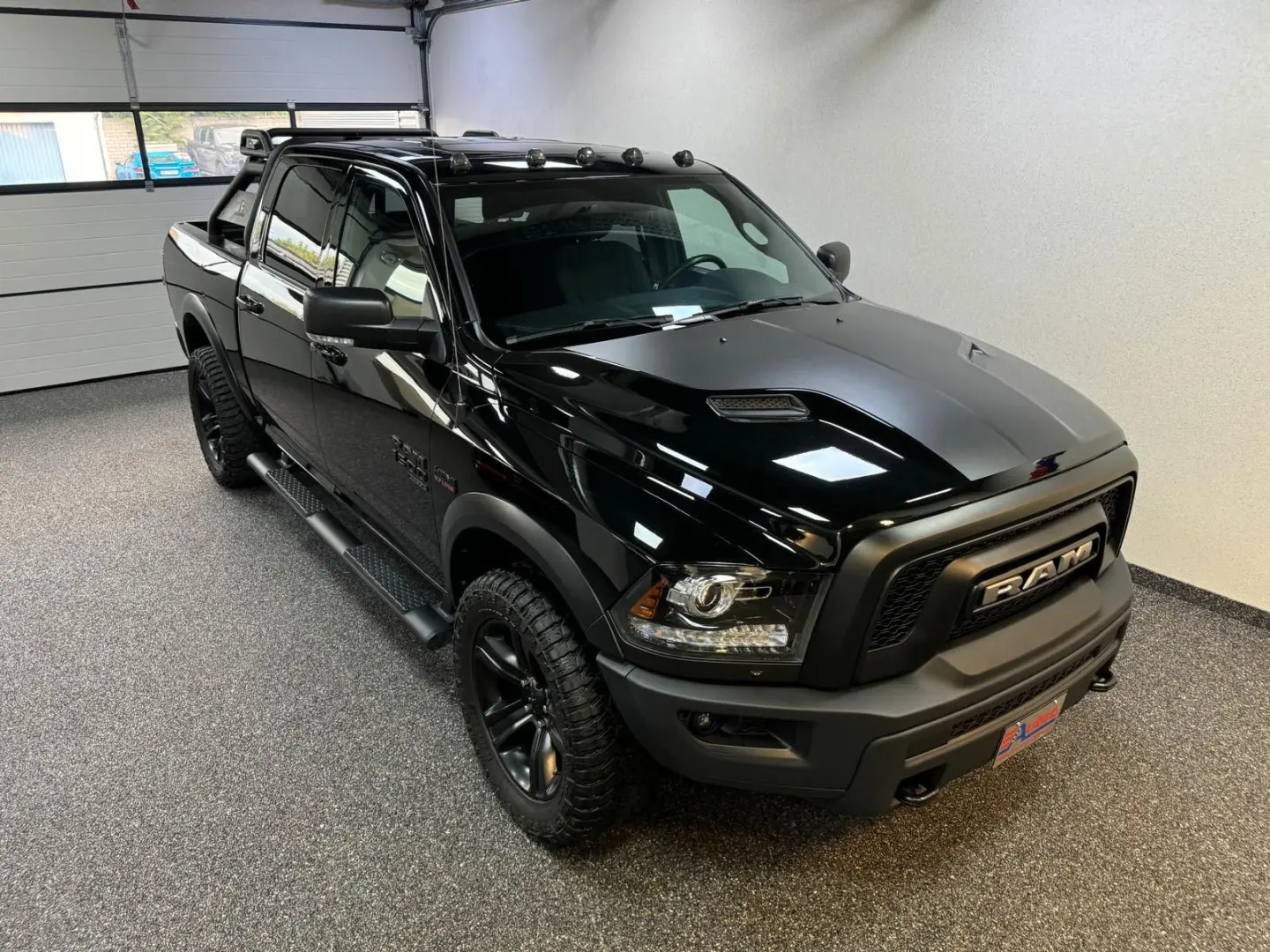 WARLOCK CLASSIC  CREW CAB HEMI 4x4 AUS 1.HAND