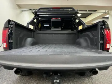 WARLOCK CLASSIC  CREW CAB HEMI 4x4 AUS 1.HAND