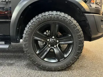 WARLOCK CLASSIC  CREW CAB HEMI 4x4 AUS 1.HAND