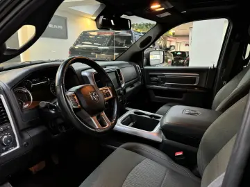 WARLOCK CLASSIC  CREW CAB HEMI 4x4 AUS 1.HAND