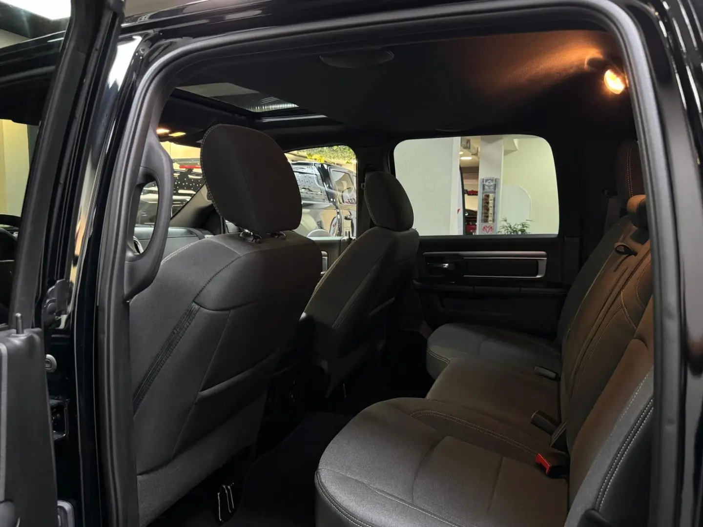 WARLOCK CLASSIC  CREW CAB HEMI 4x4 AUS 1.HAND
